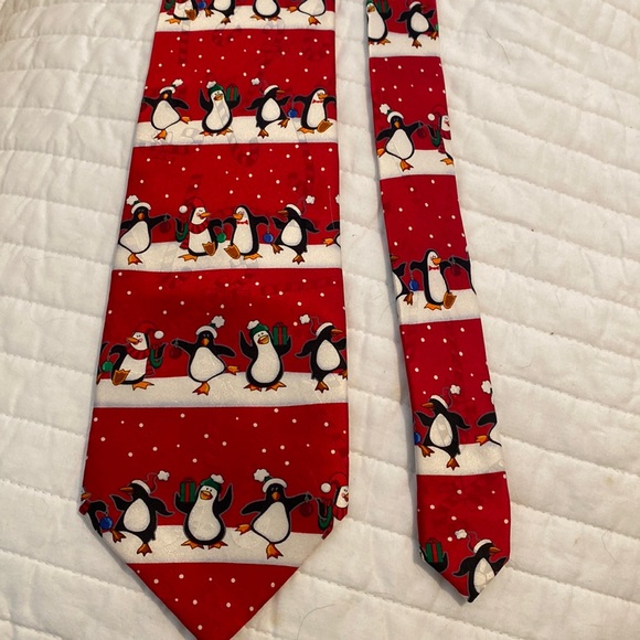 CHRISTMAS SILK TIE PENGUINS DANCING CHRISTMAS GREETINGS by MMG HALLMARK - Picture 2 of 6